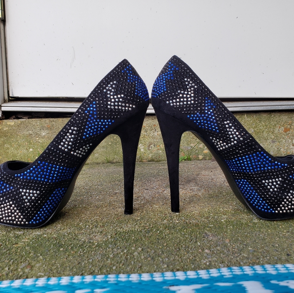 Heels - Picture 3 of 11